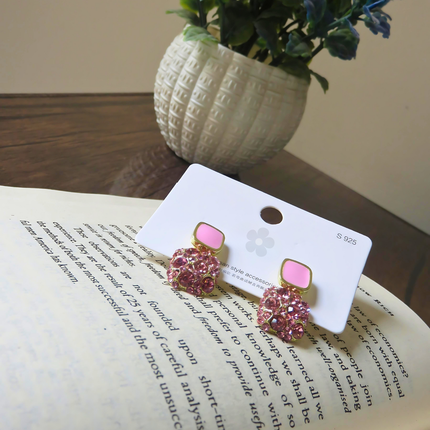 E-01 Beautiful Pair Of Teardrop Earrings