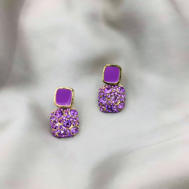 E-01 Beautiful Pair Of Teardrop Earrings